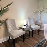 Spacious 2 Bed, 2 Bath Uptown Gem In The Heart Of The City-Parking-Wi-Fi-Balcony Cgv